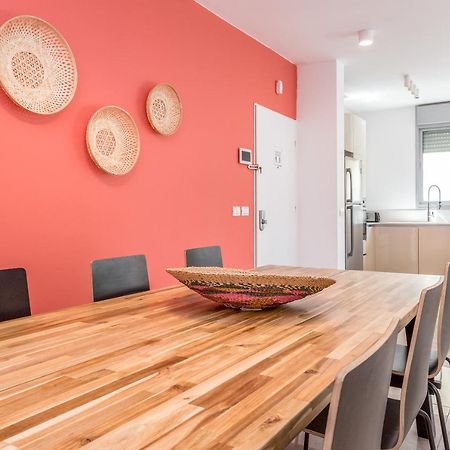 3 Bedrooms Apt Balcony & Parking Near Banana Beach 텔아비브 외부 사진